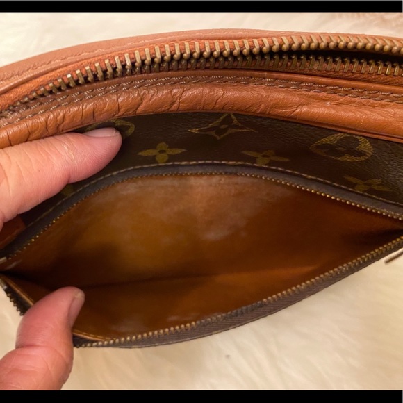 LV sac sport monogram clutch - Picture 6 of 9